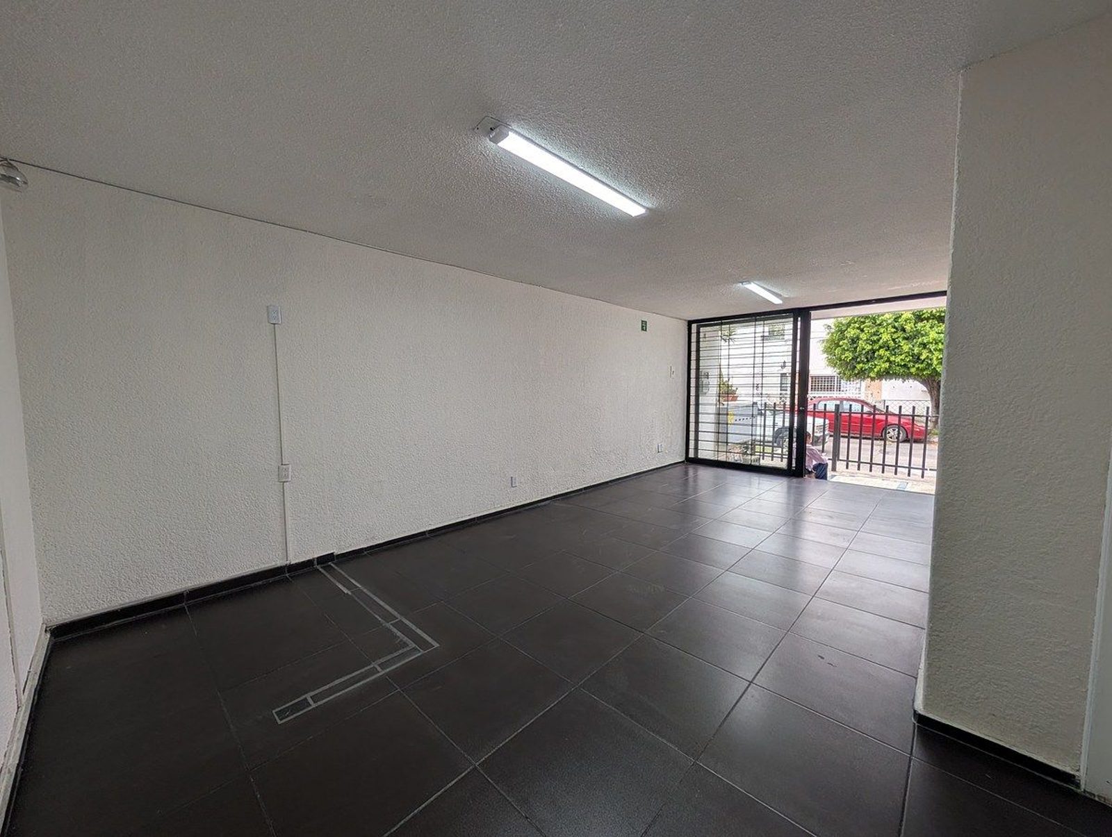 Local comercial el renta a pie de calle en Chapalita (1/6)