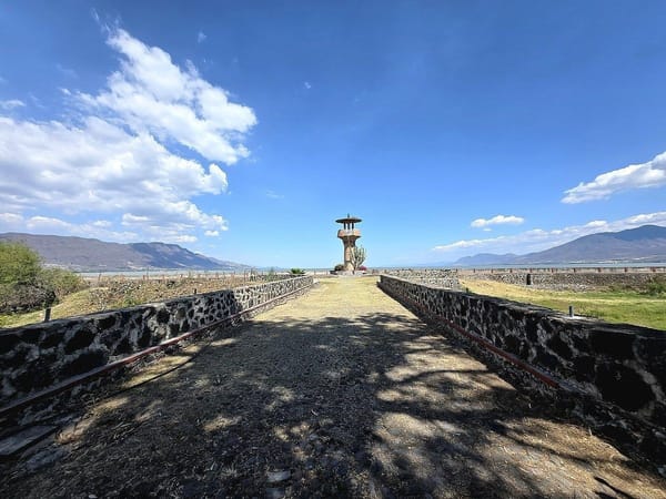 Terreno en venta en fraccionamiento Jocotepec (Roca Azul) (1/6)
