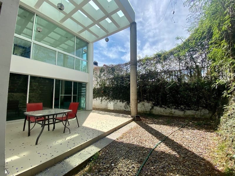 Casa en Renta/Venta con recámara en PB en Colinas de Santa Anita