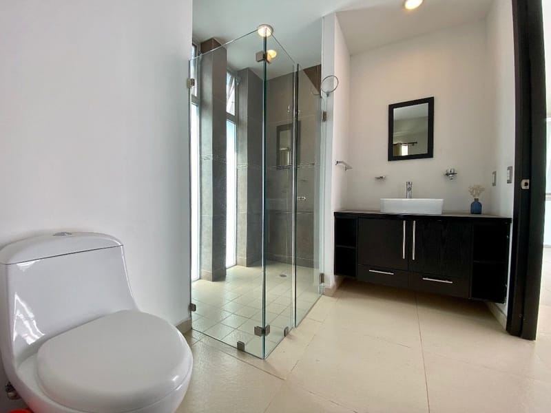 Casa en Renta/Venta con recámara en PB en Colinas de Santa Anita