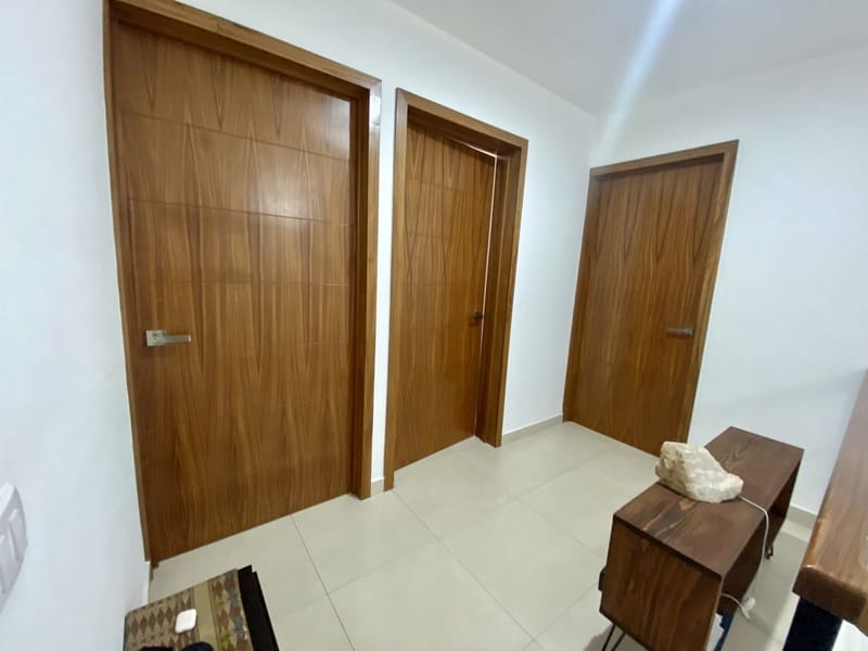 Casa en renta con recámara en planta baja dentro de coto en La Tijera