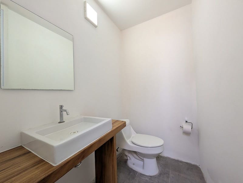 Medio baño planta baja