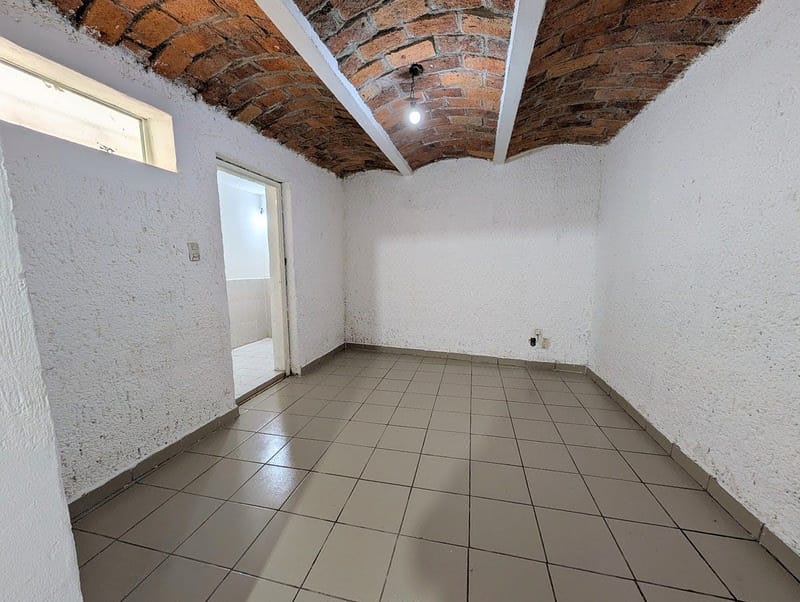 Bodega/locales en venta con amplio espacio habitacional en Agua Blanca
