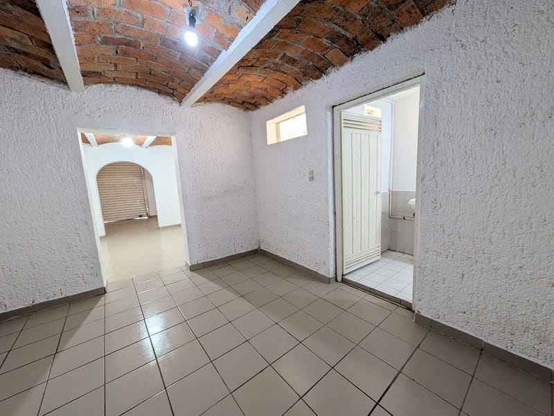 Bodega/locales en venta con amplio espacio habitacional en Agua Blanca