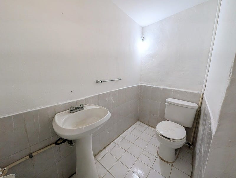 Bodega/locales en venta con amplio espacio habitacional en Agua Blanca