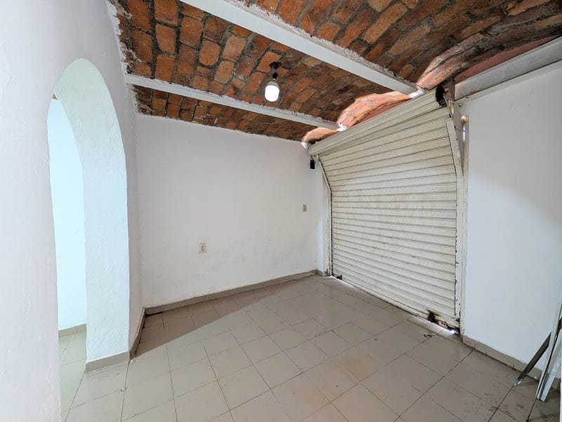 Bodega/locales en venta con amplio espacio habitacional en Agua Blanca