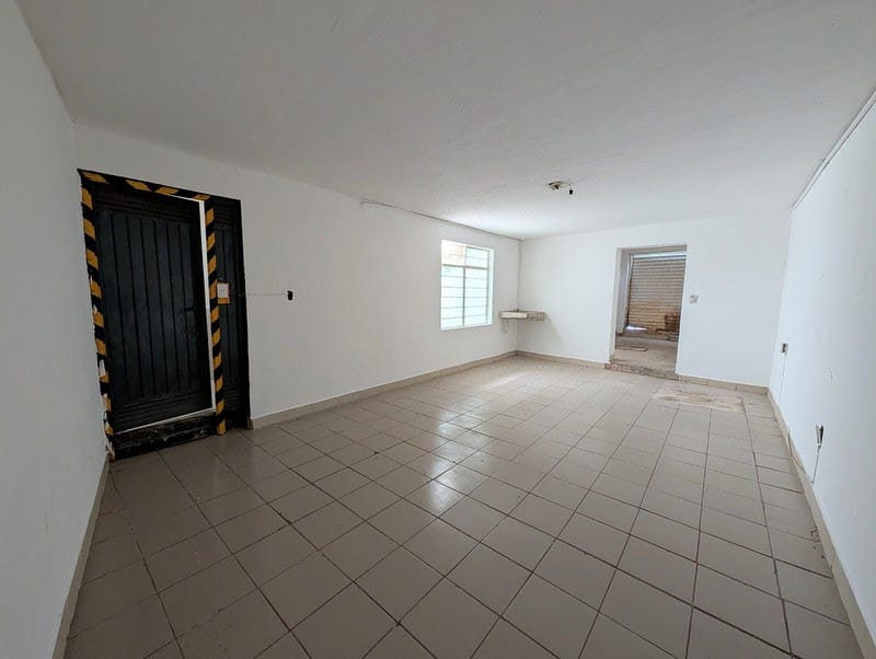 Bodega/locales en venta con amplio espacio habitacional en Agua Blanca