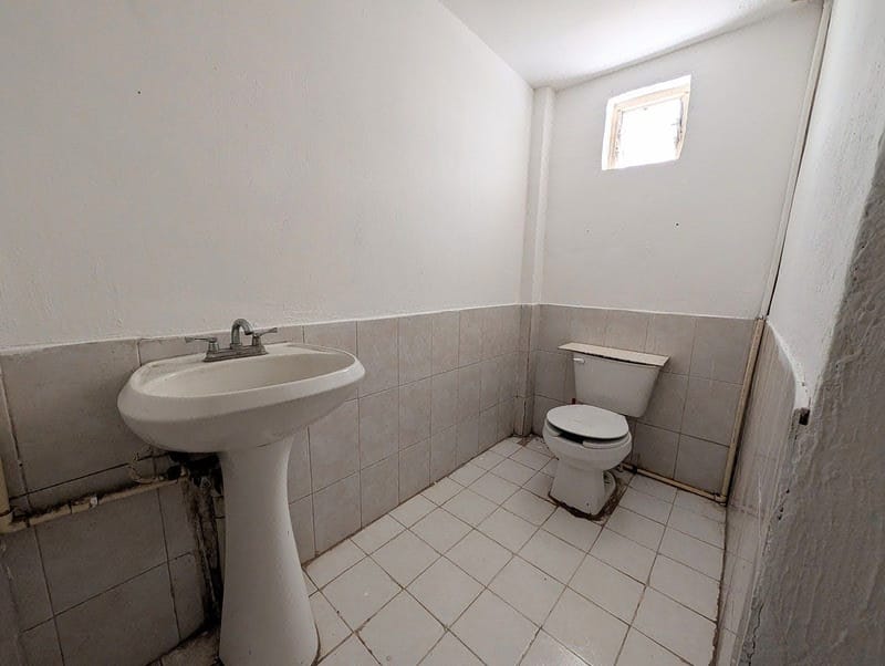 Bodega/locales en venta con amplio espacio habitacional en Agua Blanca