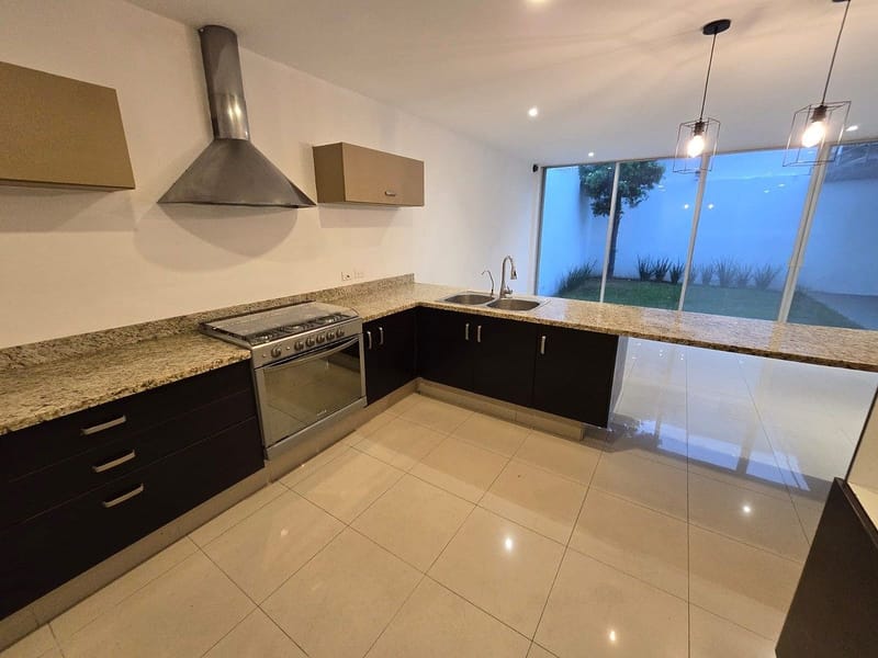 CASA EN RENTA EN RESIDENCIAL ELITE, SOLARES (ZAPOPAN)