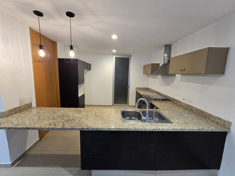 CASA EN RENTA EN RESIDENCIAL ELITE, SOLARES (ZAPOPAN)