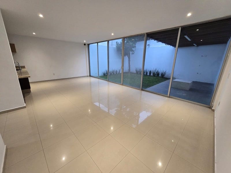 CASA EN RENTA EN RESIDENCIAL ELITE, SOLARES (ZAPOPAN)