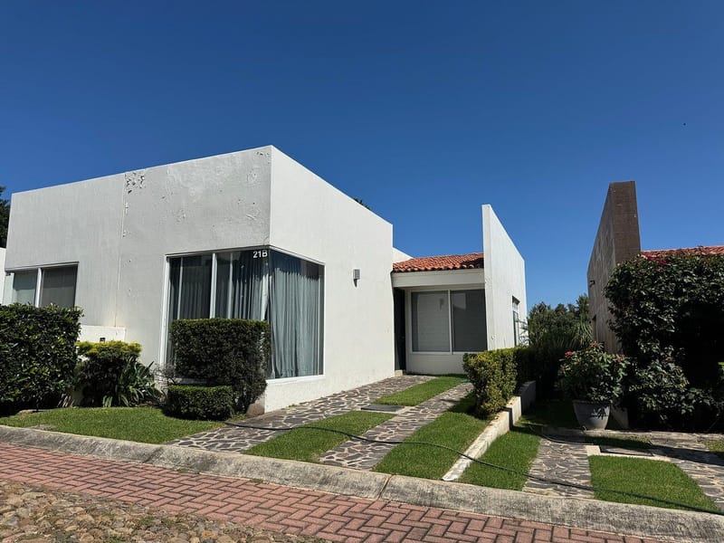 Hermosa casa frente al lago de Chapala